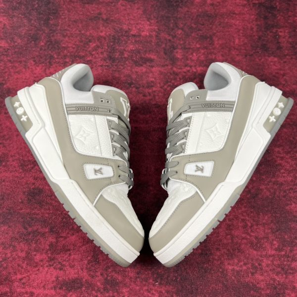 Gray and white color combination sports shoes - Image 2
