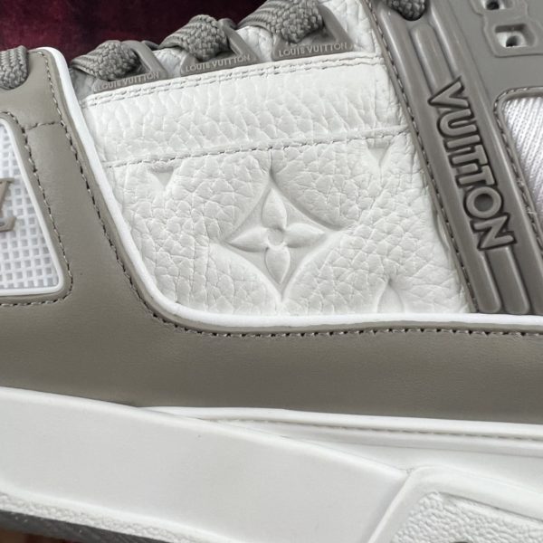Gray and white color combination sports shoes - Image 4