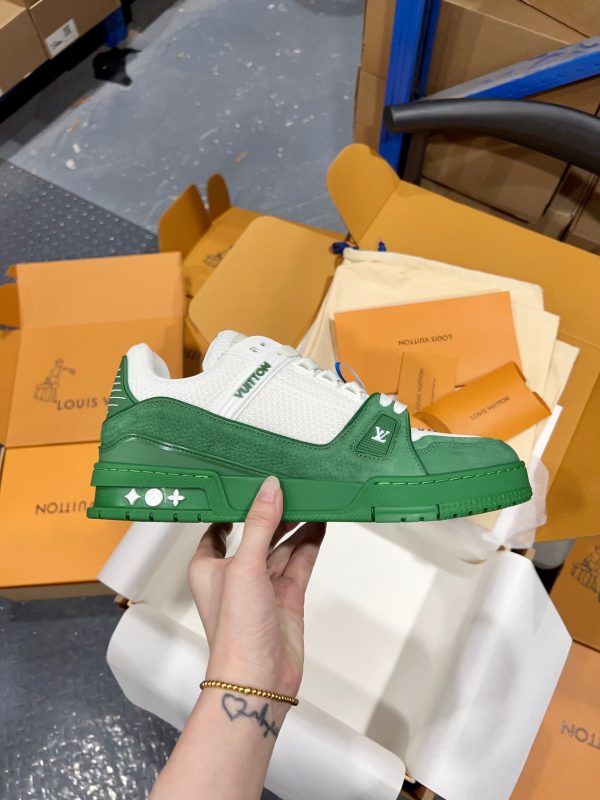 LV Double-syllable white and green sports shoes