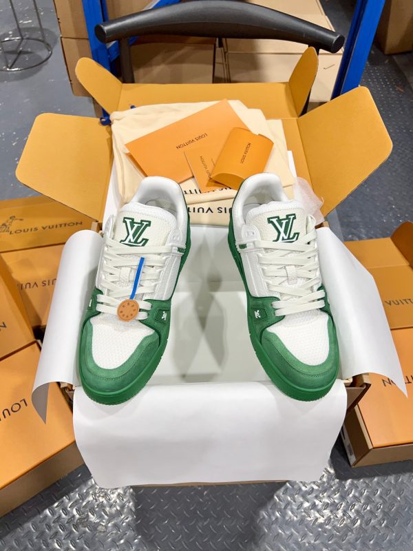 LV Double-syllable white and green sports shoes - Image 4