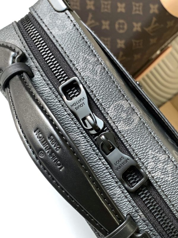 M45935 Black Flower Bag - Image 5