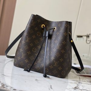 M44020 Black handbag