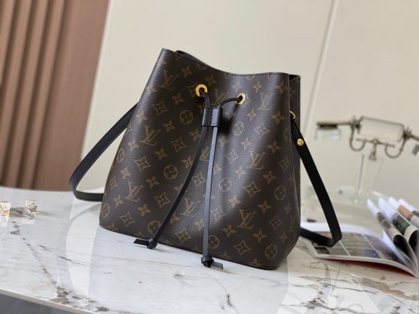 M44020 Black handbag