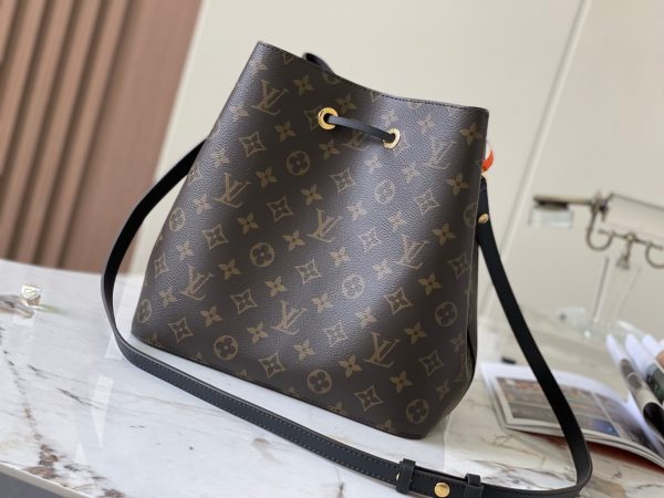 M44020 Black handbag - Image 3