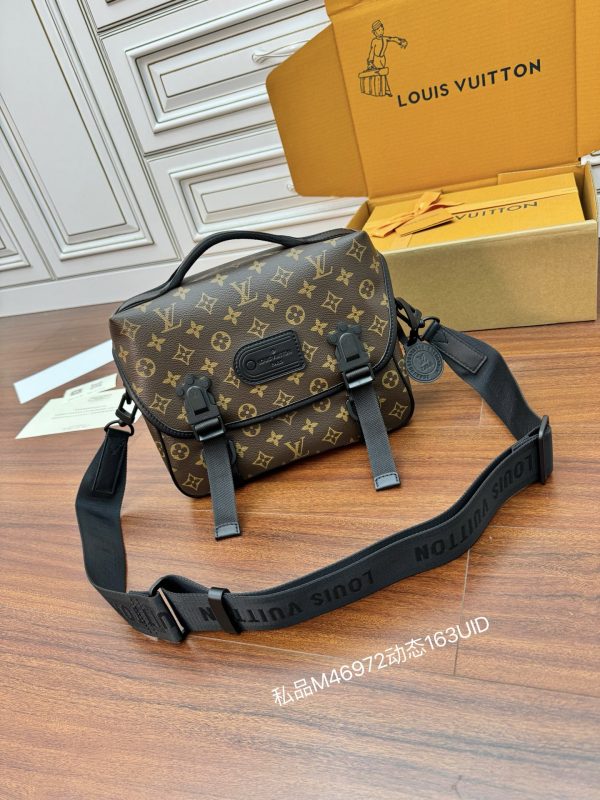 M46972 Personal Items