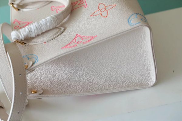 M46629 This season's new ONTHEGO small handbag - Image 4
