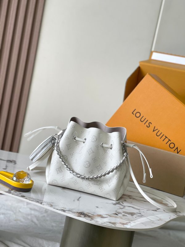 Bella handbag M11841 White color