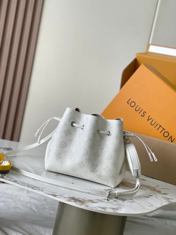 Bella handbag M11841 White color - Image 3