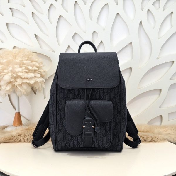 New model saddle-style backpack
