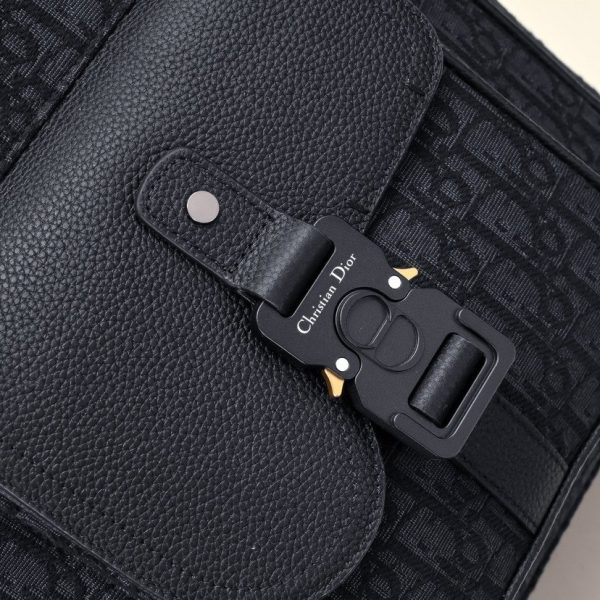 New model saddle-style backpack - Image 5