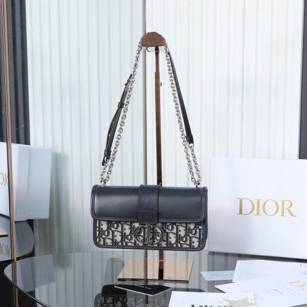 30 Montaigne East-West Chain Handbag
