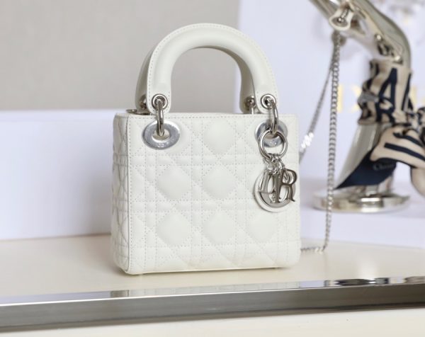 White checkered lacquered handbag - Image 2