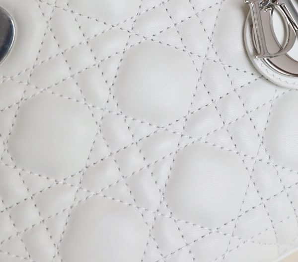 White checkered lacquered handbag - Image 4