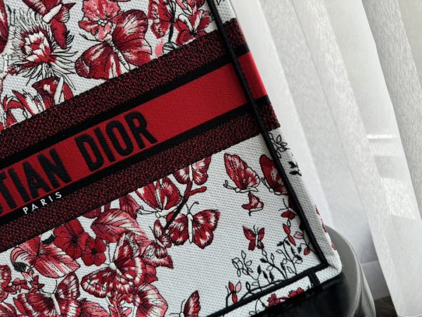 Book Tote Handbag - Image 2
