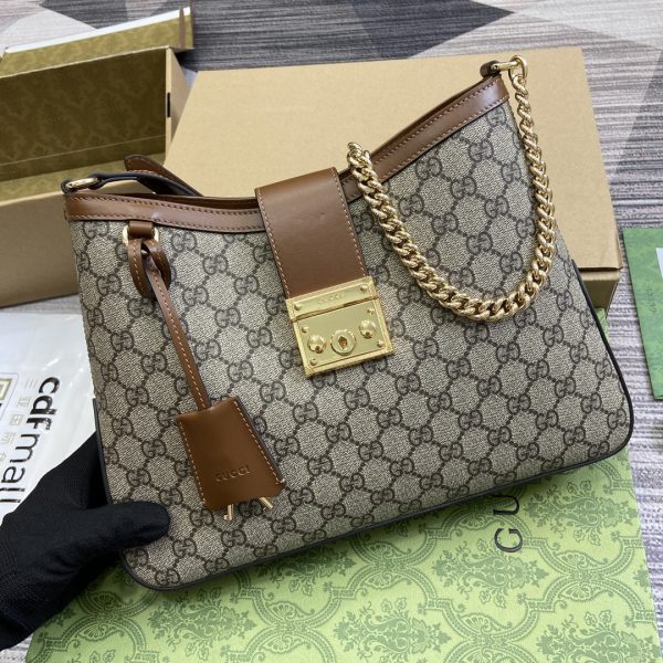 Medium-sized shoulder bag of the Padlock series - Image 4