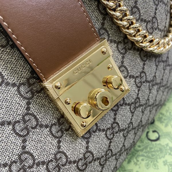 Medium-sized shoulder bag of the Padlock series - Image 5