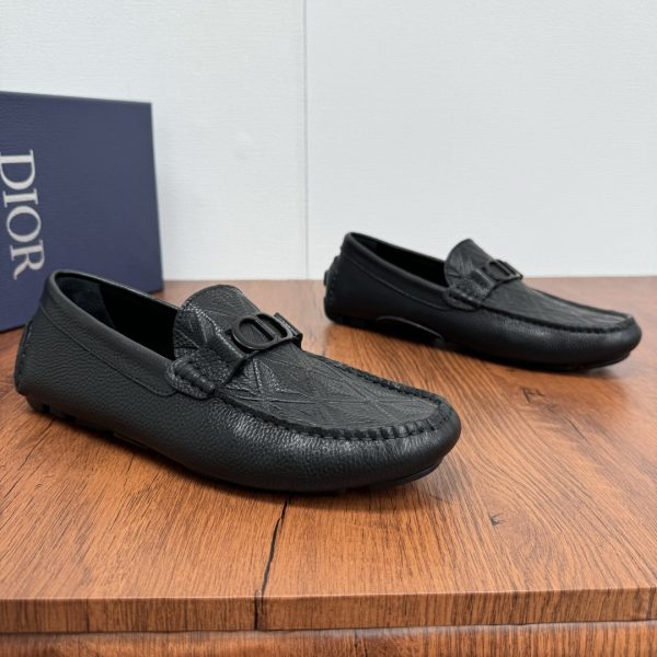 Black pebble-grain leather round-toe shoes