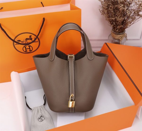 Bucket bag