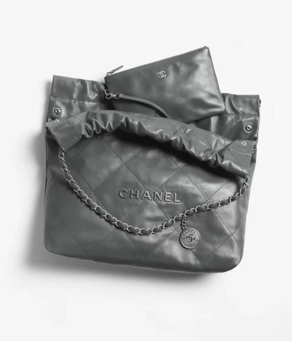 CHANEL 22 handbag   Shiny calf leather and silver metal dark gray - Image 4