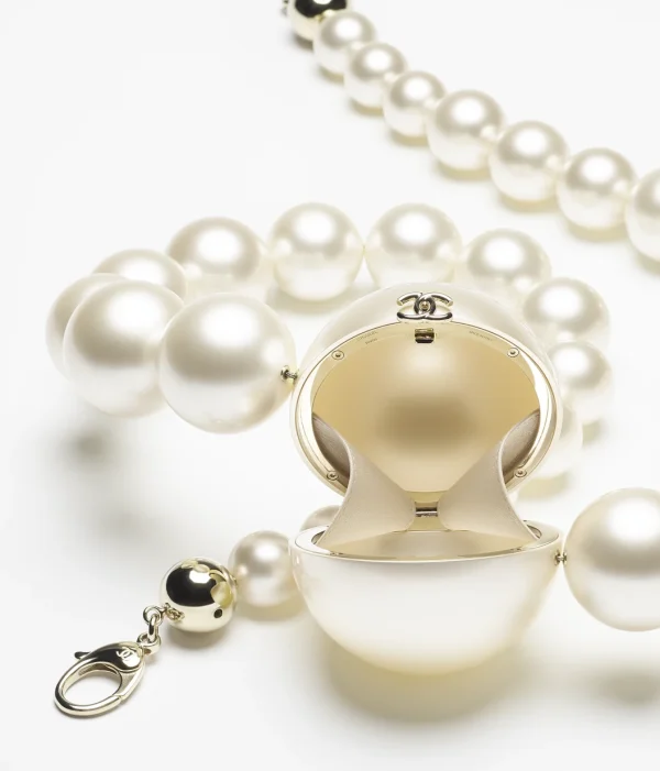 CHANEL Pearl necklace shaped hard dinner bag - Image 3