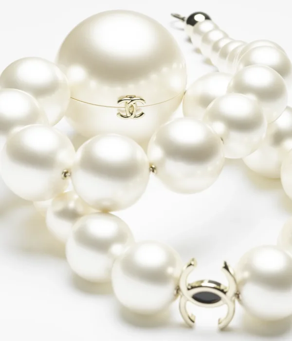 CHANEL Pearl necklace shaped hard dinner bag - Image 4