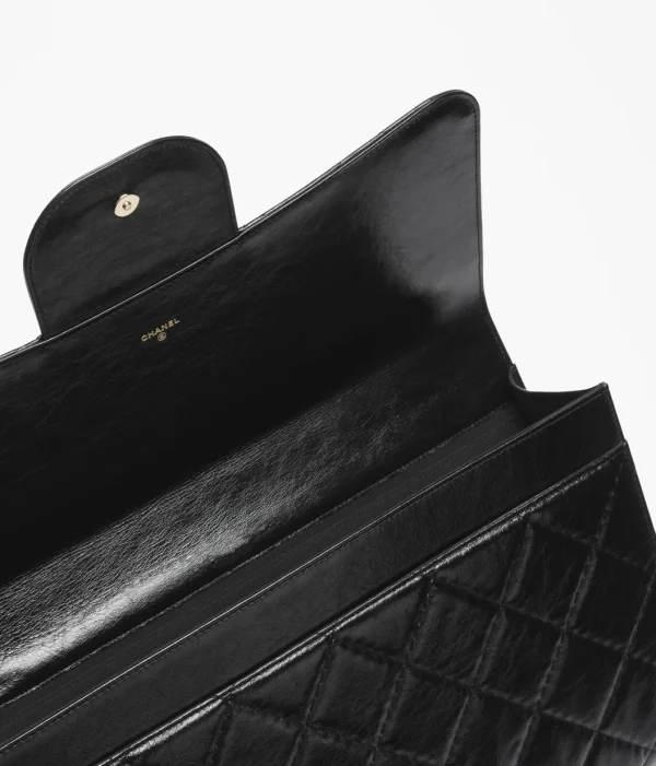 CHANEL Large carry on bag, bright color, wrinkled calf leather, black - Image 3