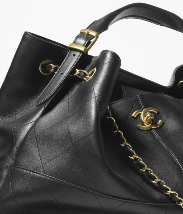 CHANEL Shopping bag  Bull leather and golden metal Black - Image 3