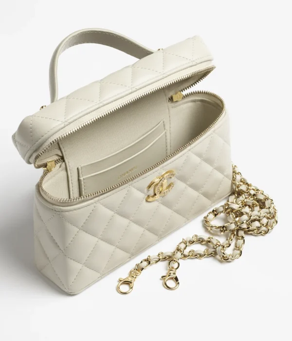 CHANEL Chain makeup bag with shiny sheepskin - Image 3