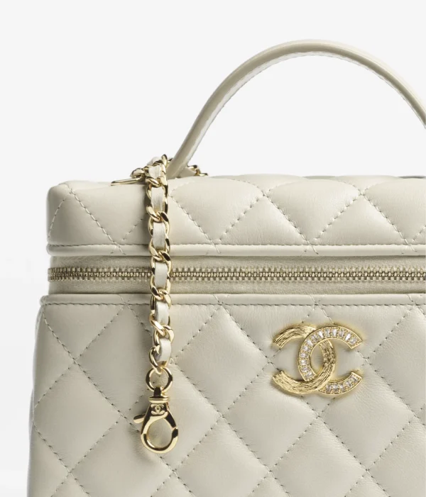 CHANEL Chain makeup bag with shiny sheepskin - Image 4