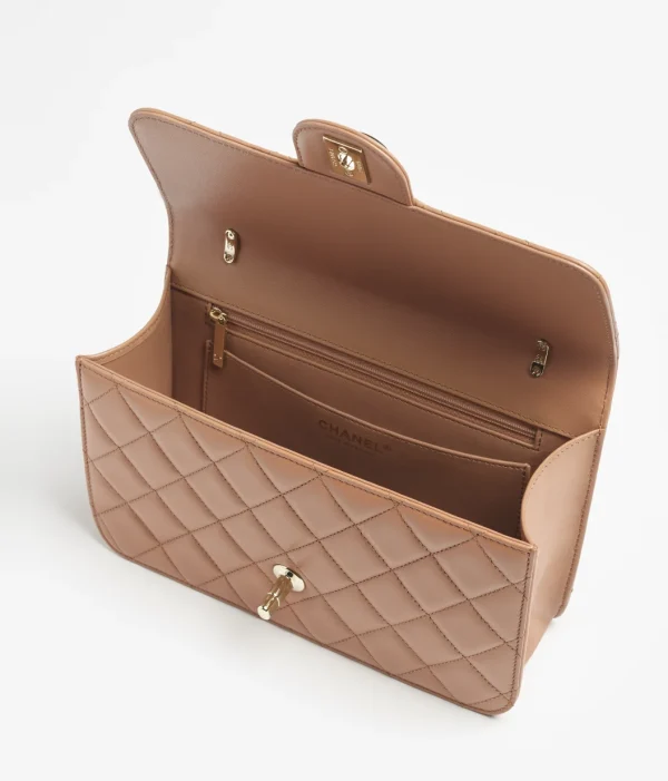 CHANEL Mouth cap bag   Polish lambskin and golden metal camel - Image 3