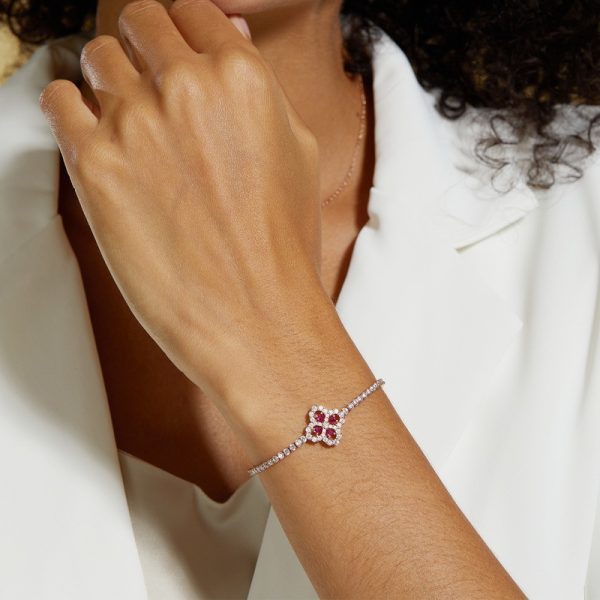 Four-leaf clover grown into red gemstone bracelet - Image 5