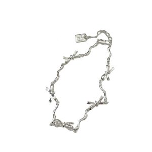 Simple and elegant hand accessories
