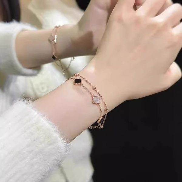 Four-leaf clover bracelet