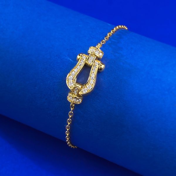 Luxury Minimalist Carbon Diamond Hand Chain - Image 3
