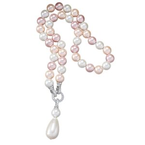 Romantic pearl necklace