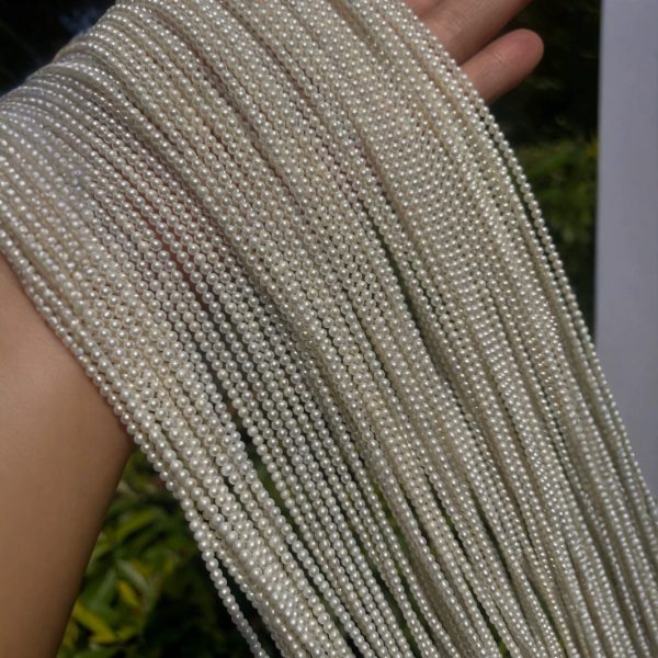 Half-finished necklace made of small pearls - Image 3