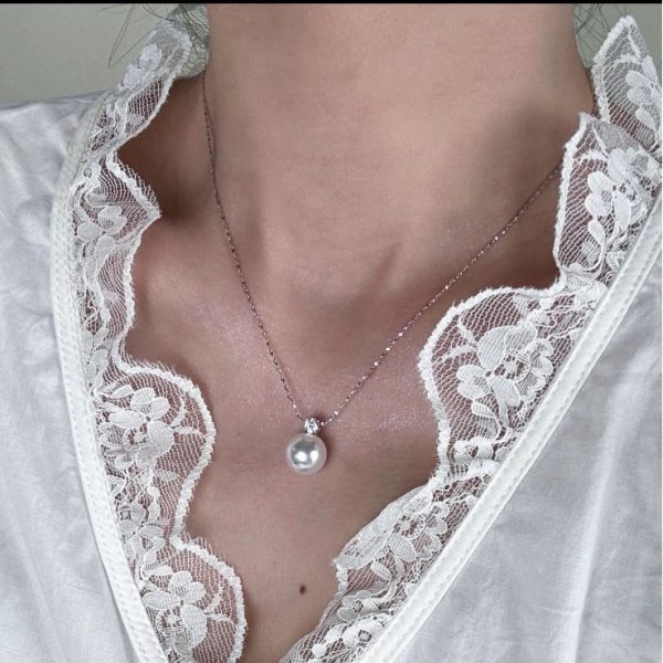 Freshwater pearl pendant necklace