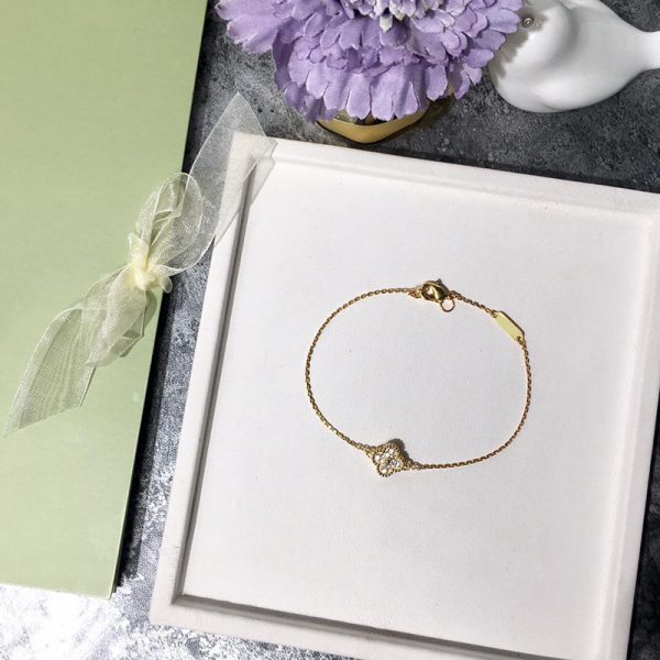 Mini Four-Leaf Clover Single Flower Full Diamond Bracelet for Women - Luxurious, Fashionable, Elegant Handcrafted Jewelry - Image 3