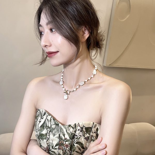 Baroque style pearl necklace - Image 4