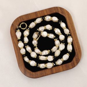 Freshwater pearl necklace