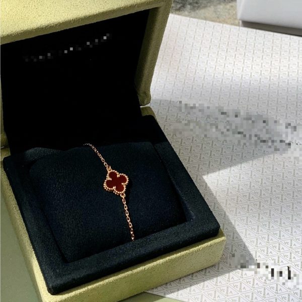Mini Four-Leaf Clover Single Flower Full Diamond Bracelet for Women - Luxurious, Fashionable, Elegant Handcrafted Jewelry
