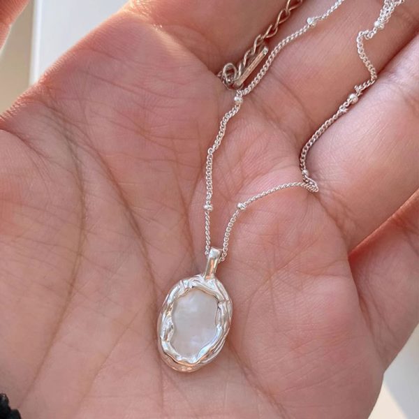 Oval shell necklace