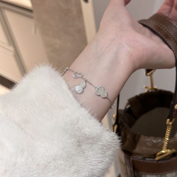 Pure silver Fu Lu Shuang Quan natural white lapis lazuli conch-shaped bracelet - Image 3