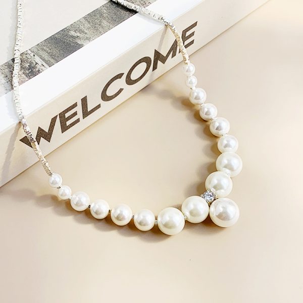 Broken silver and pearl necklace - Image 2
