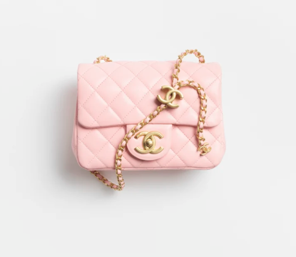 CHANEL Mini cap bag   Polish lambskin and golden metal Pale pink