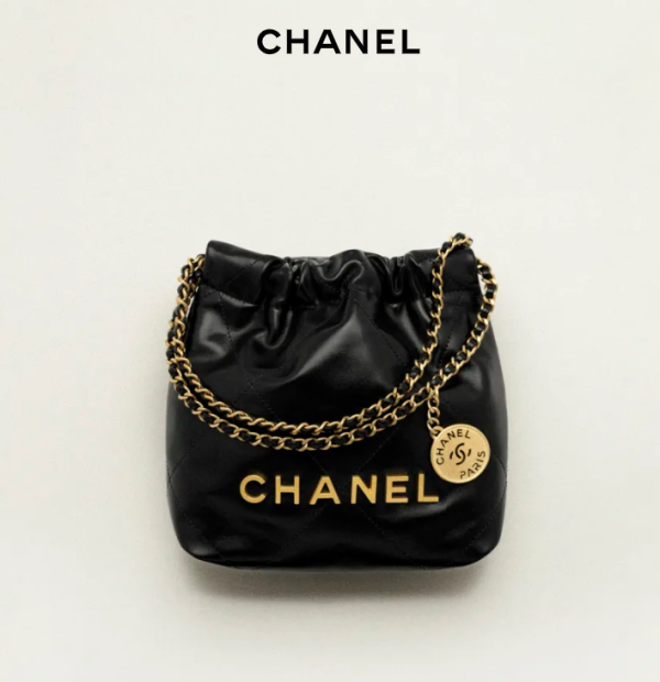 CHANEL 22 Mini Handbag   Shiny calf leather and golden metal black