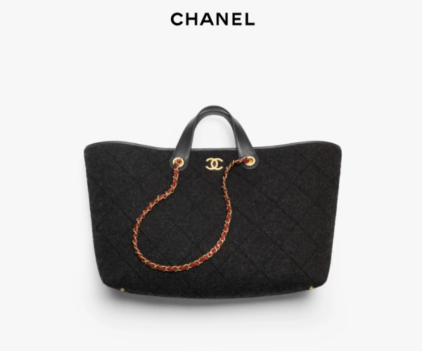 CHANEL MAXI shopping bag   Wool and Golden Metal dark gray