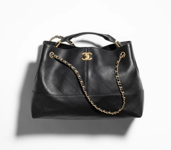 CHANEL Shopping bag  Bull leather and golden metal Black