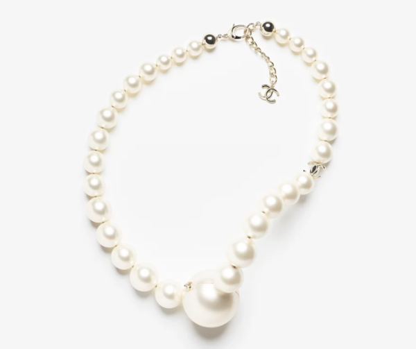 CHANEL Pearl necklace shaped hard dinner bag
